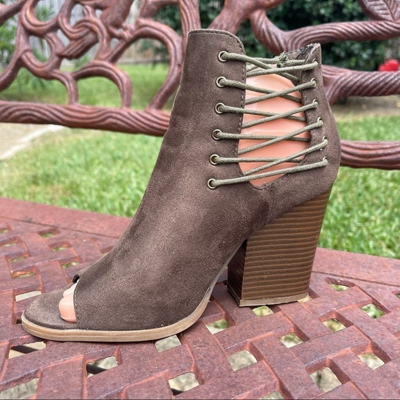 💋BAMBOO Vegan Suede Zip Back Open Toe Ankle Heeled Booties - Picture 1 of 14